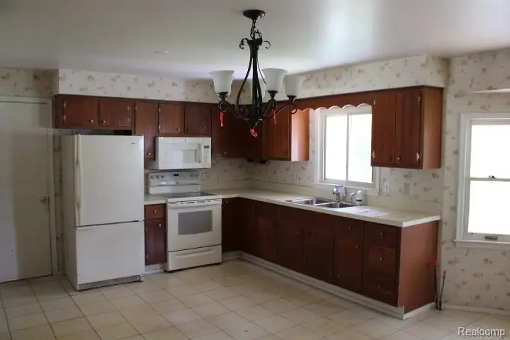 1031 Arapaho Drive, Burton, MI 48509 - #2
