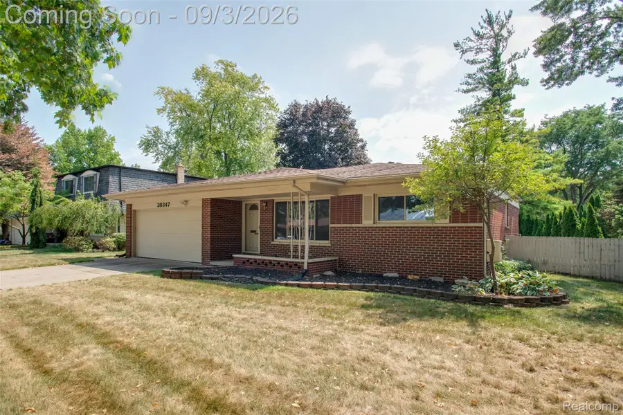 38347 Roycroft Court, Livonia, MI 48154 - #2