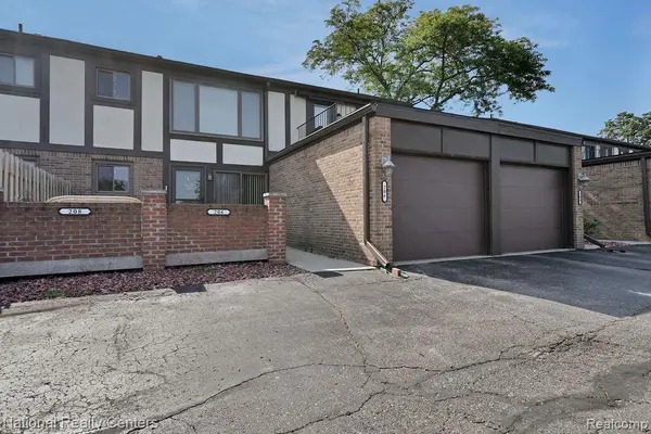 206 Country Club Drive, StClairShores, MI 48082