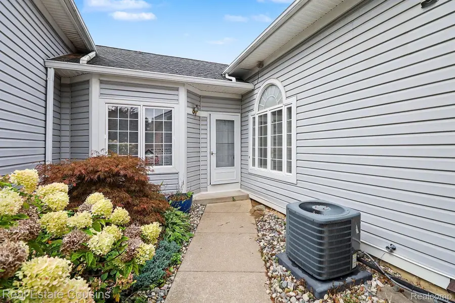 6305 Squire Lake Drive, Flushing, MI 48433 - #2