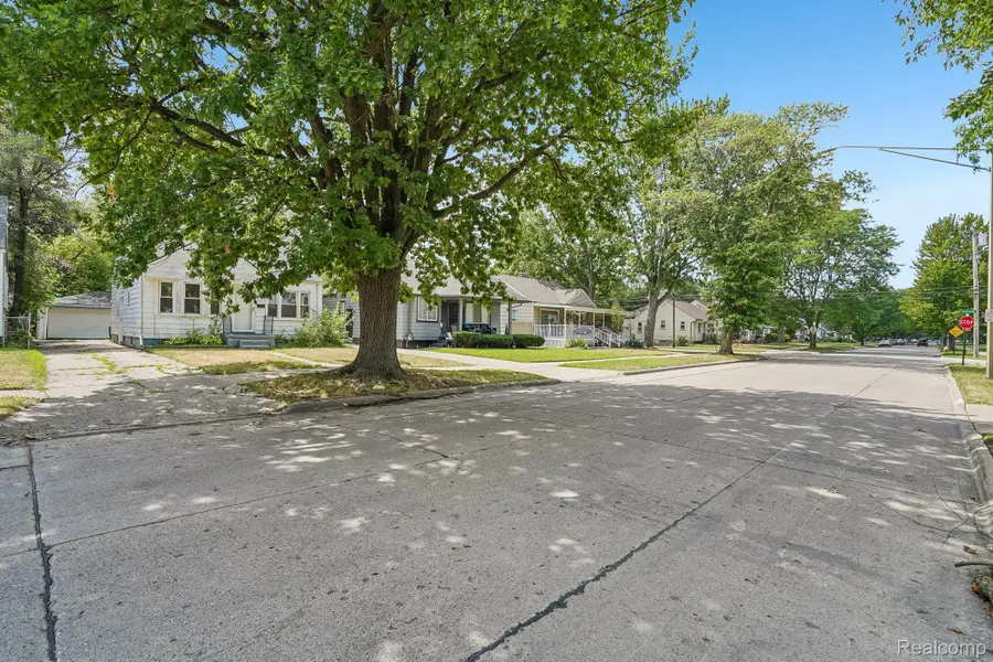 19120 Woodside Street, Harper Woods, MI 48225 - #3