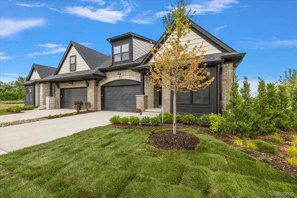 2027 Breckenridge Court #3, RochesterHills, MI 48309