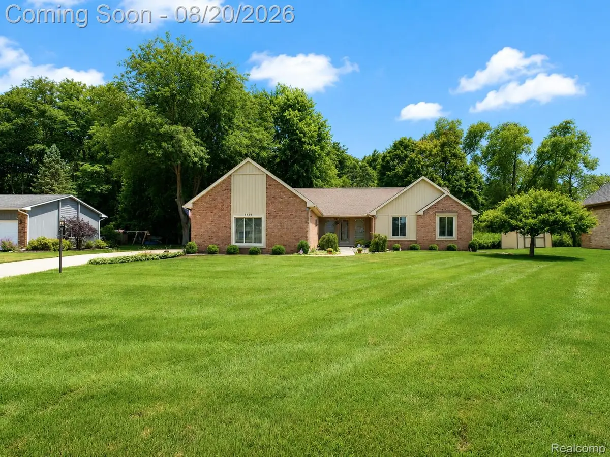 1129 S Lake Valley Drive, Fenton, MI 48430 - #1