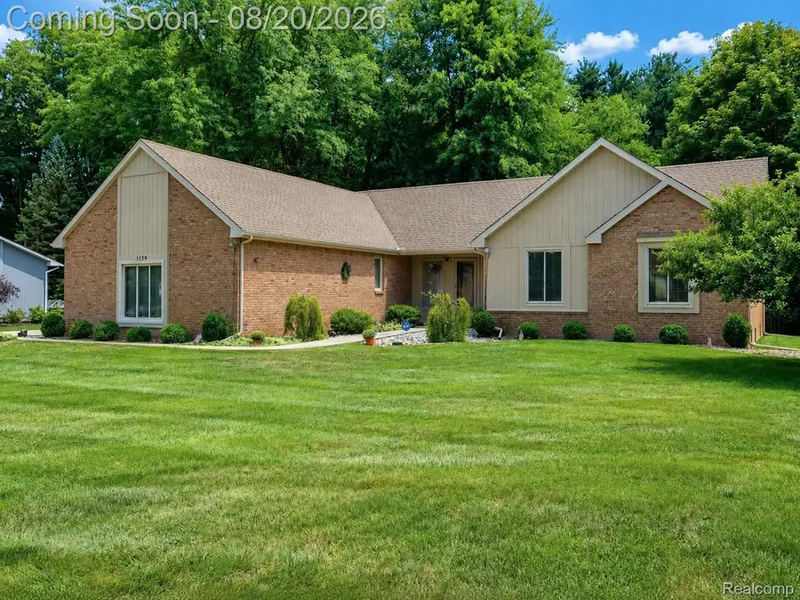 1129 S Lake Valley Drive, Fenton, MI 48430 - #3