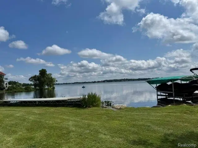 1809 S Windside Drive, West Bloomfield, MI 48324 - #1