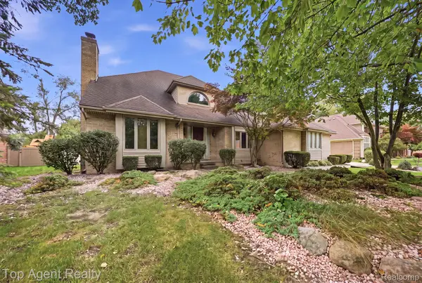 5045 Shady Creek Drive, Troy, MI 48085