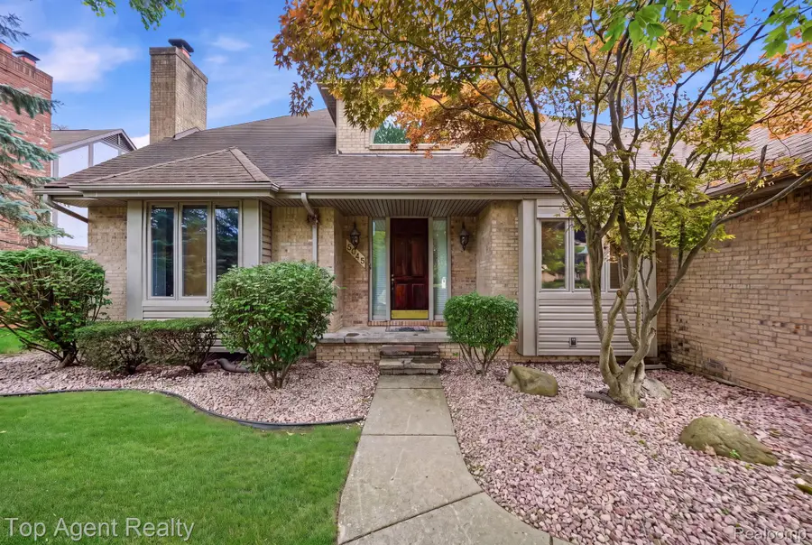 5045 Shady Creek Drive, Troy, MI 48085 - #2