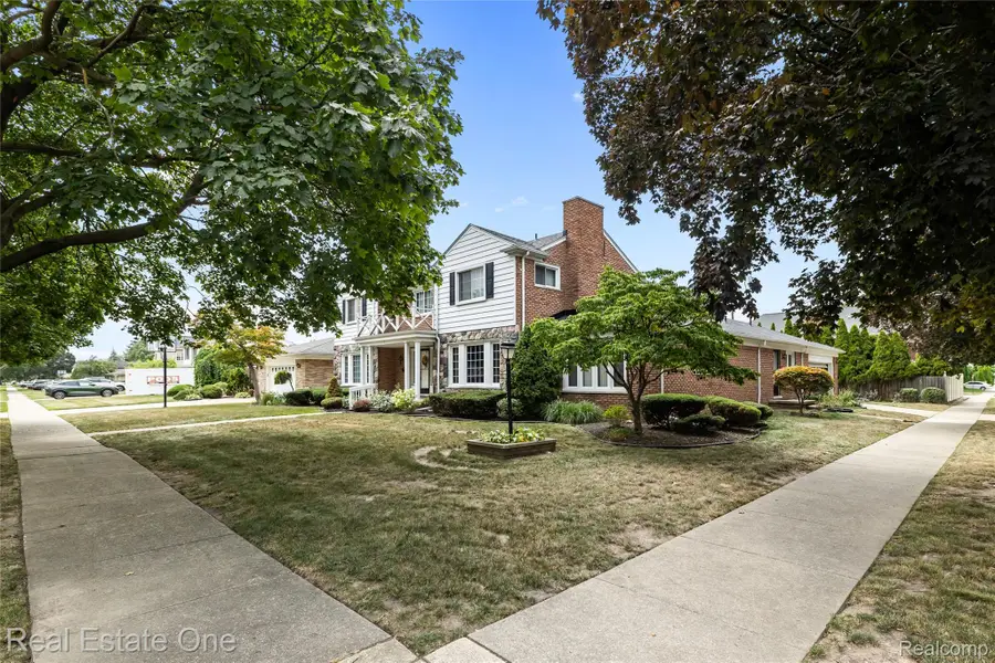 1639 N Evangeline Street, Dearborn Heights, MI 48127 - #3