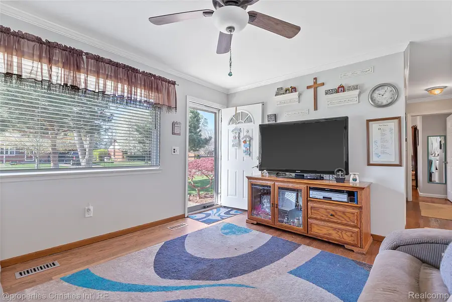 8823 Royce Drive, Sterling Heights, MI 48313 - #3