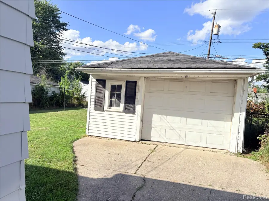 21623 Revere Street, Saint Clair Shores, MI 48080 - #3