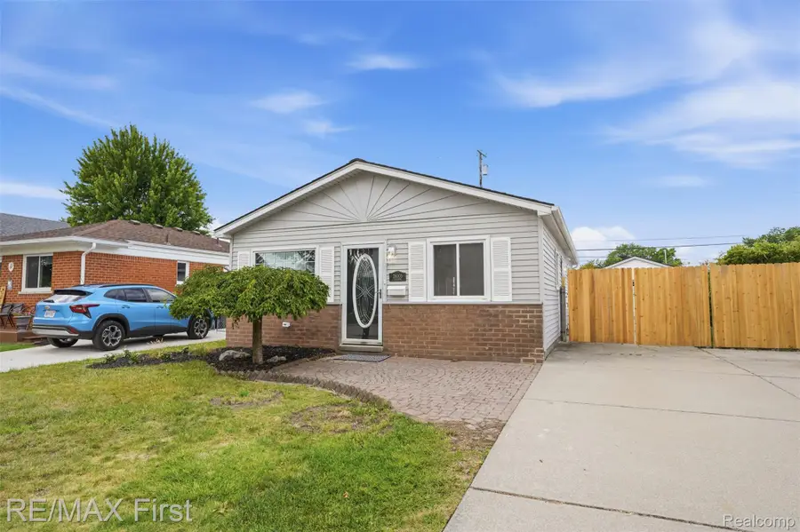 28005 Gladstone Street, Saint Clair Shores, MI 48081 - #2