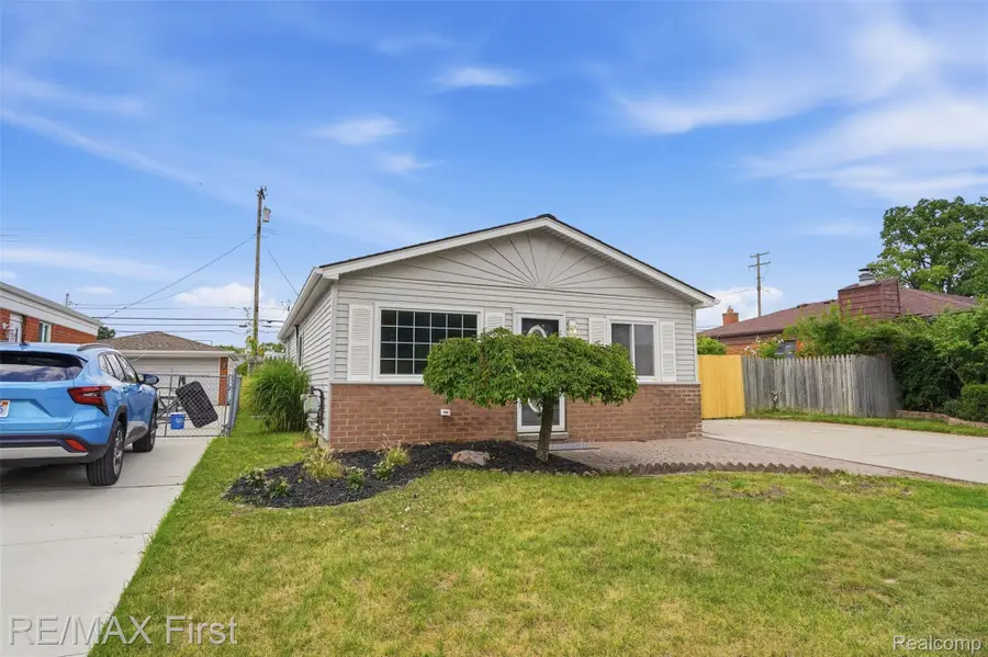 28005 Gladstone Street, Saint Clair Shores, MI 48081 - #3