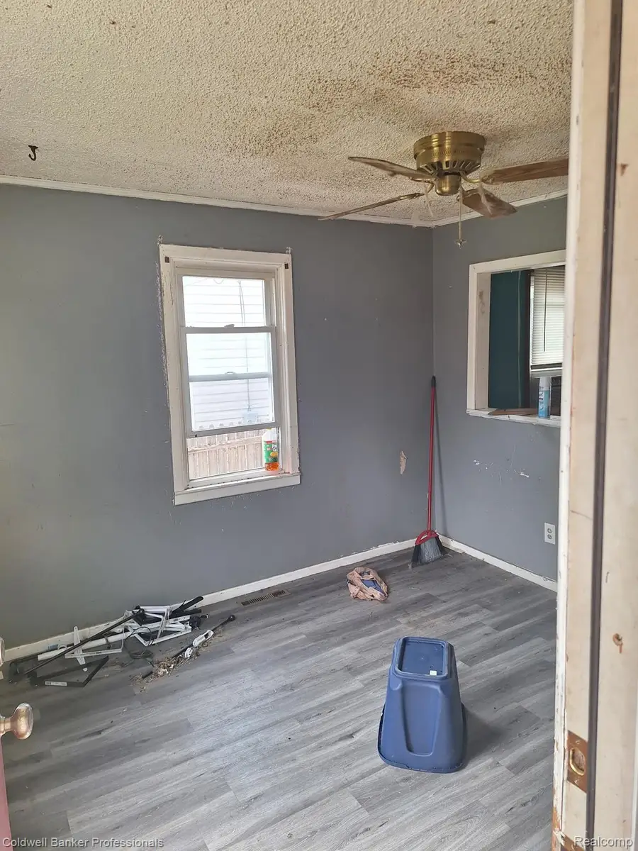 1389 Norton Street, Burton, MI 48529 - #2