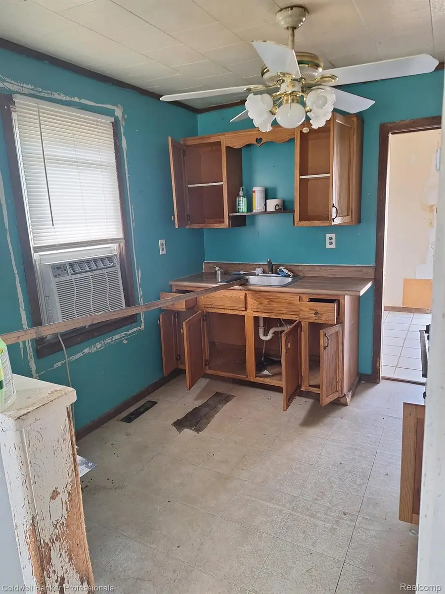 1389 Norton Street, Burton, MI 48529 - #3
