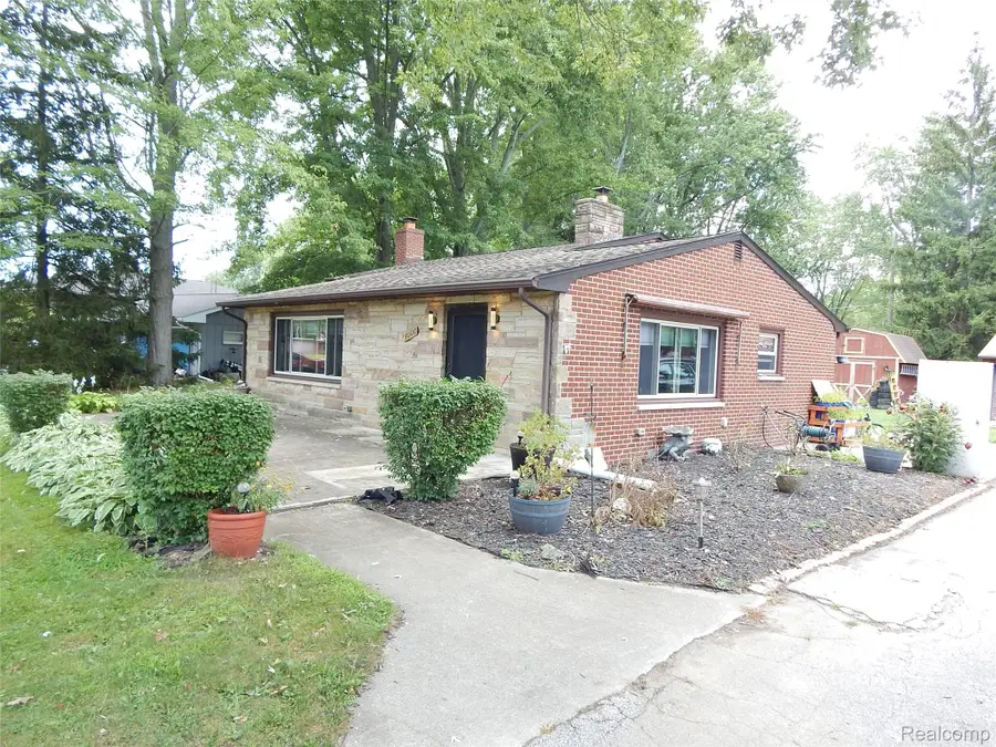 4006 N River Road Road, Fort Gratiot, MI 48059 - #2