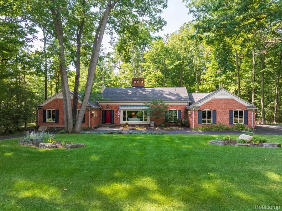 27639 Forestbrook Drive, Farmington Hills, MI 48334 - #2