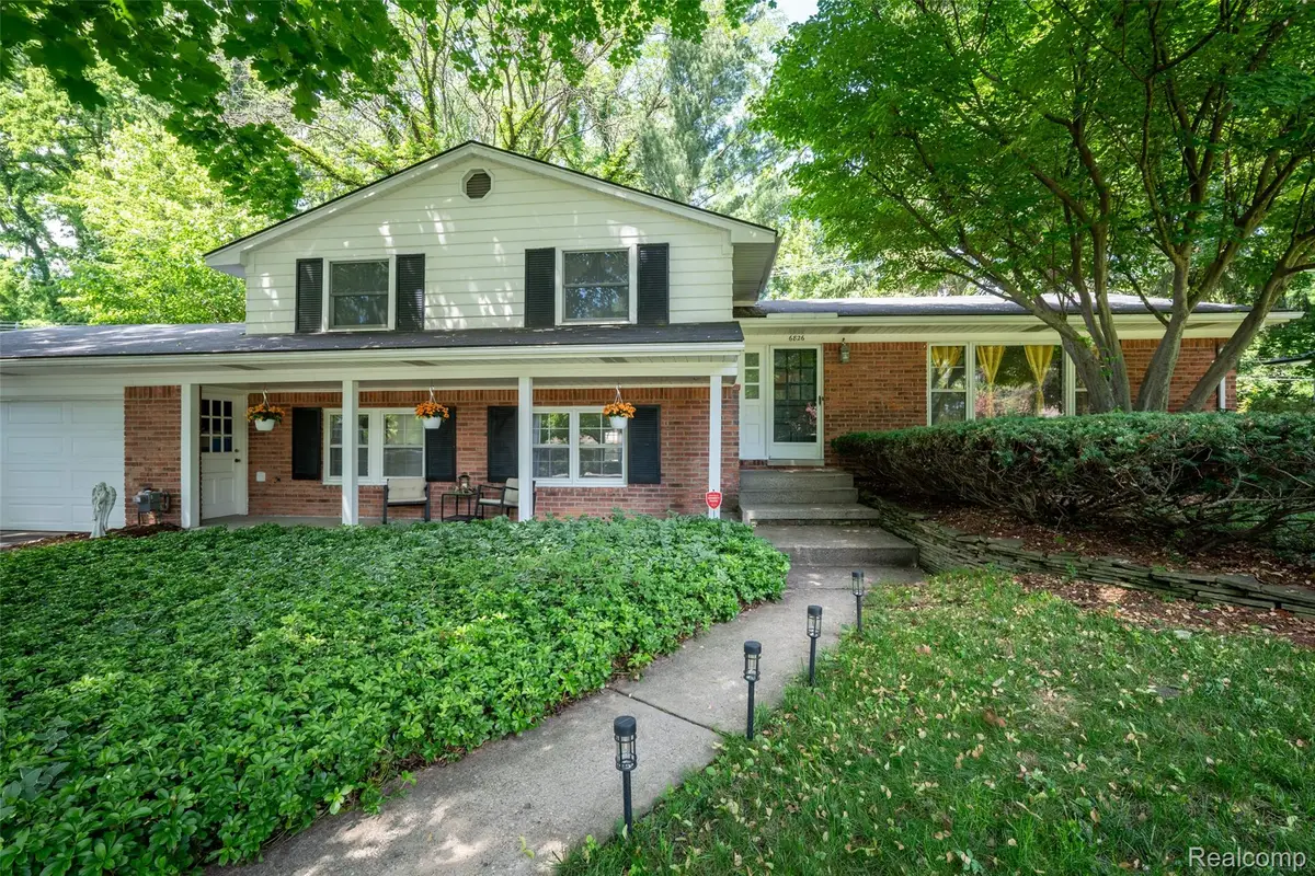 6826 Spruce Drive, Bloomfield, MI 48301 - #1
