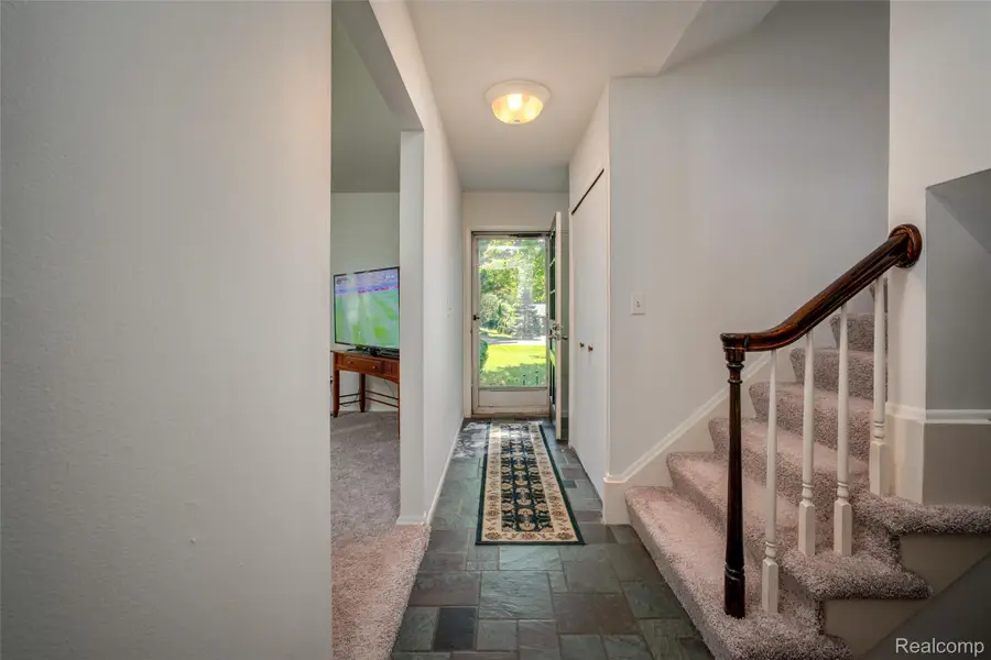 6826 Spruce Drive, Bloomfield, MI 48301 - #3