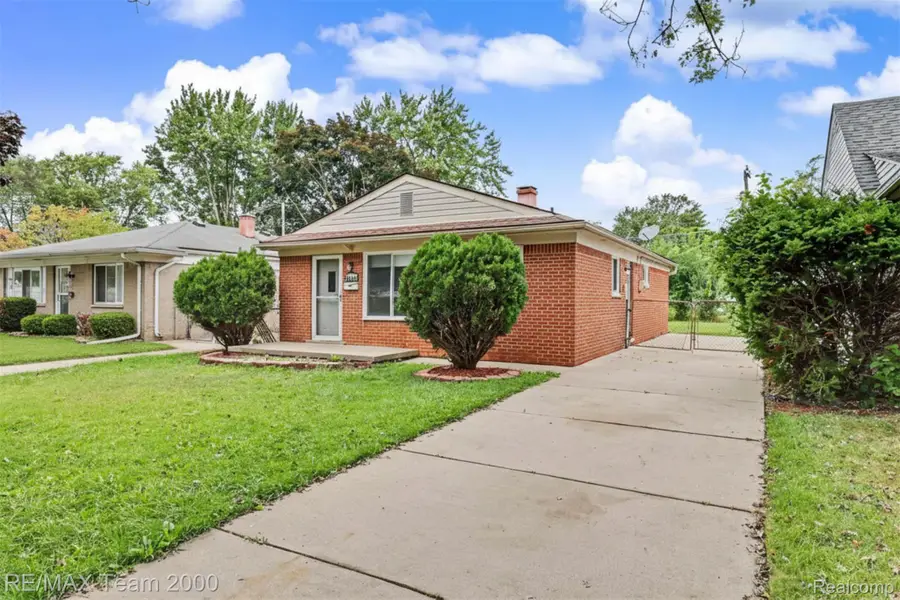 24114 Pennie Street, Dearborn Heights, MI 48125 - #3