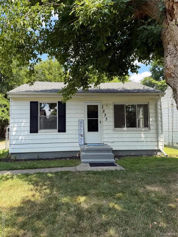 1233 Allen Street, Burton, MI 48529