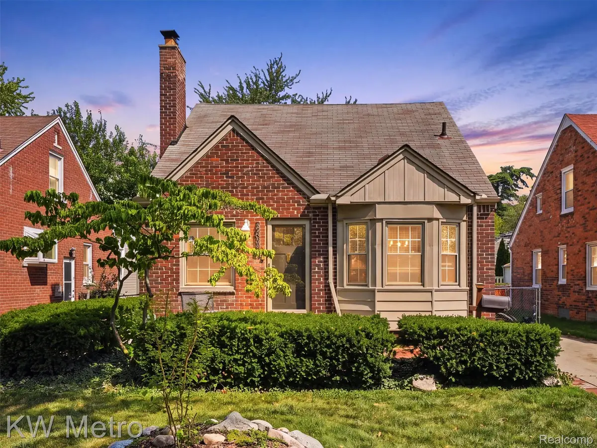2048 Anita Avenue, Grosse Pointe Woods, MI 48236 - #1