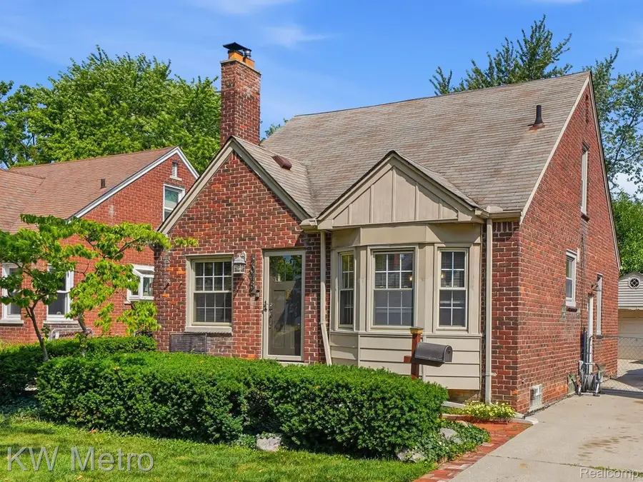 2048 Anita Avenue, Grosse Pointe Woods, MI 48236 - #2