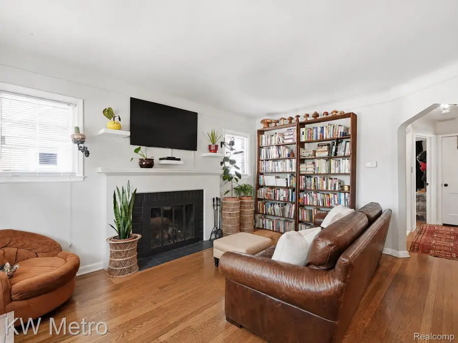 2048 Anita Avenue, Grosse Pointe Woods, MI 48236 - #3