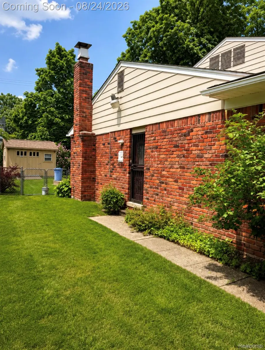 21430 Winchester Street S, Southfield, MI 48076 - #3