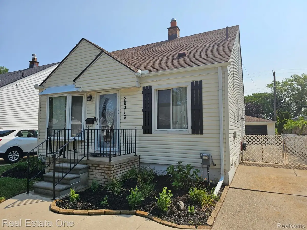 28316 Larchmont Street, Saint Clair Shores, MI 48081 - #1