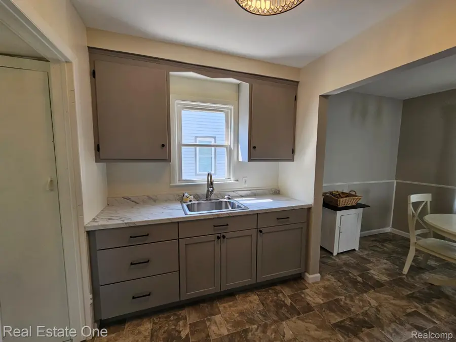 28316 Larchmont Street, Saint Clair Shores, MI 48081 - #2