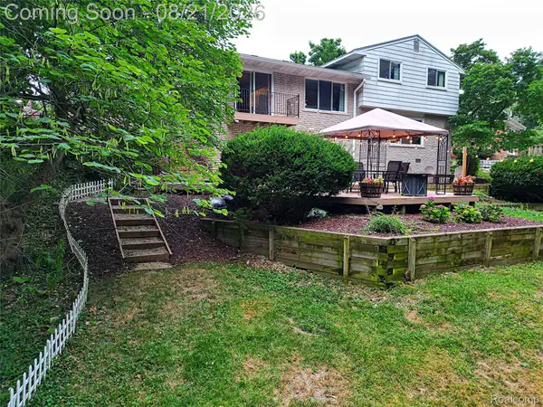 16087 Riverside Street, Livonia, MI 48154