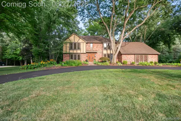 8890 Northampton Drive, Plymouth, MI 48170