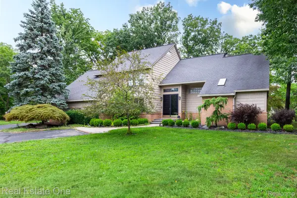 3738 Cherrywood Court, RochesterHills, MI 48309