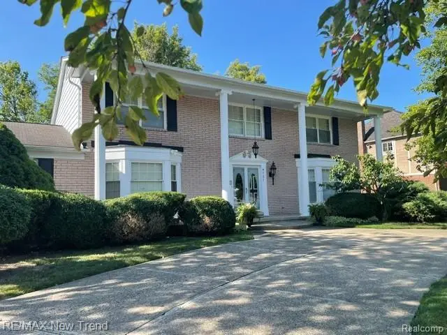 4727 S Knoll Road, West Bloomfield, MI 48323 - #1