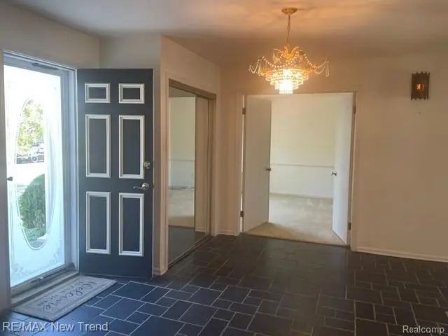 4727 S Knoll Road, West Bloomfield, MI 48323 - #2