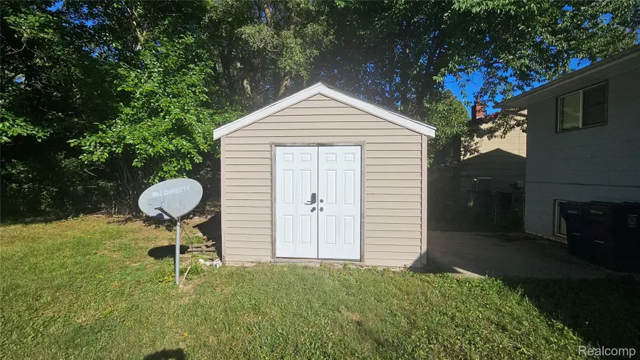3024 Raskob Street, Flint, MI 48504 - #2