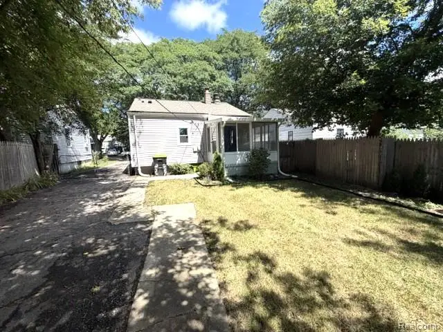 227 W Strathmore Avenue, Pontiac, MI 48340 - #2