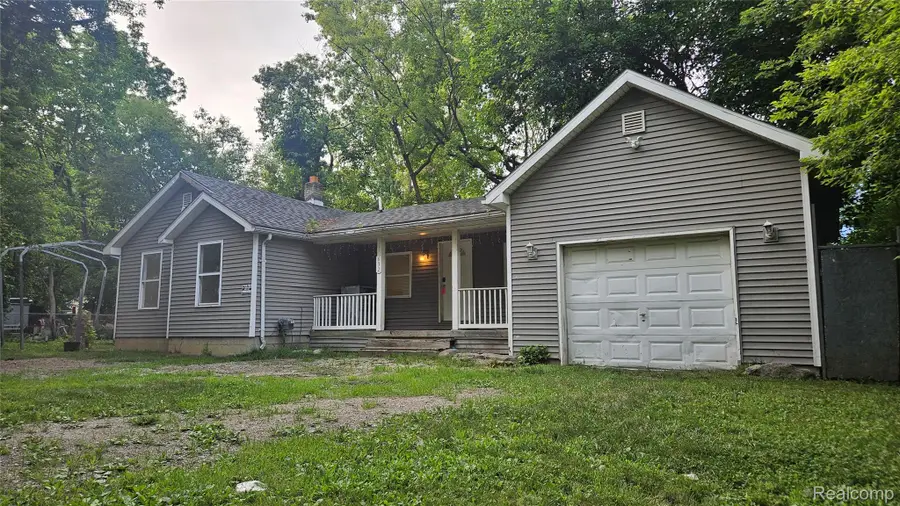 632 Victoria Avenue, Flint, MI 48507 - #2