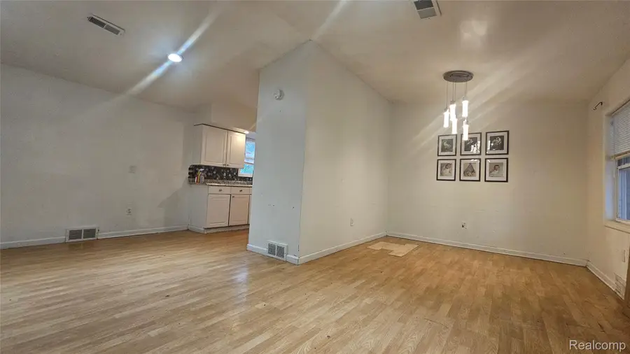 632 Victoria Avenue, Flint, MI 48507 - #3