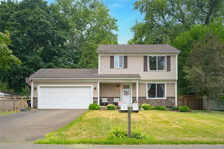 1558 Maddox Street, West Bloomfield, MI 48324 - #2