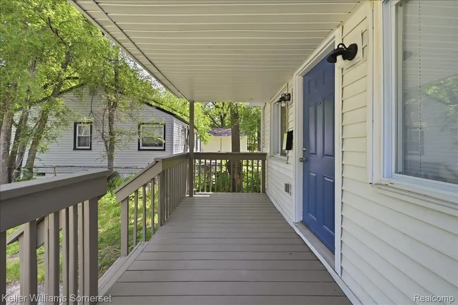 1140 E Elza Avenue, Hazel Park, MI 48030 - #2