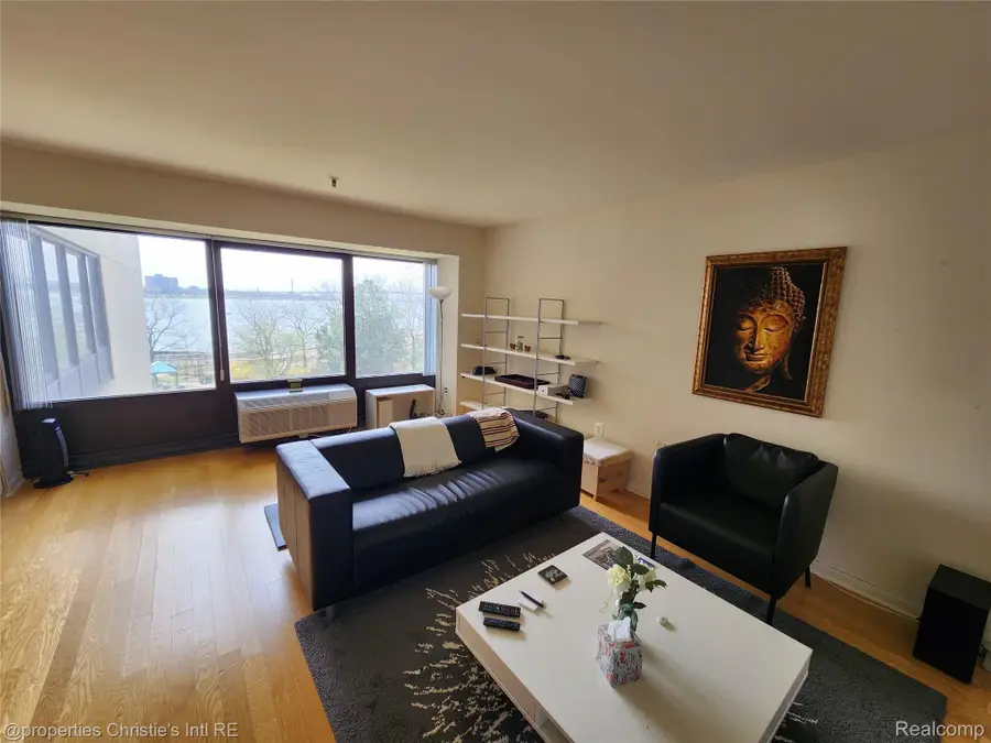 1001 W Jefferson Avenue #4D, Detroit, MI 48226 - #3