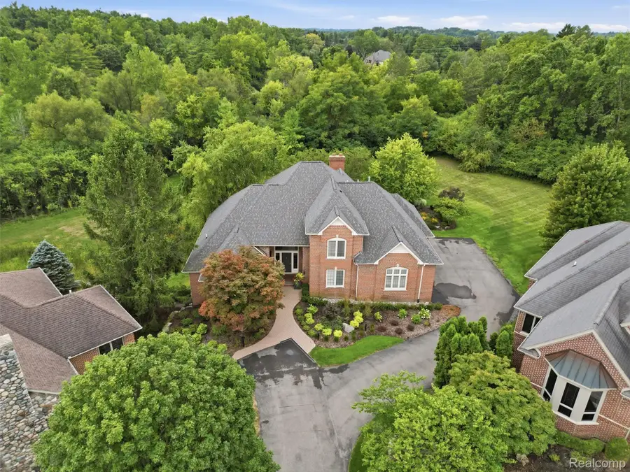 3030 W Ridge Court, Bloomfield, MI 48302 - #3