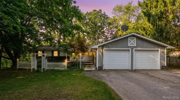 10975 Andersonville Road, Davisburg, MI 48350