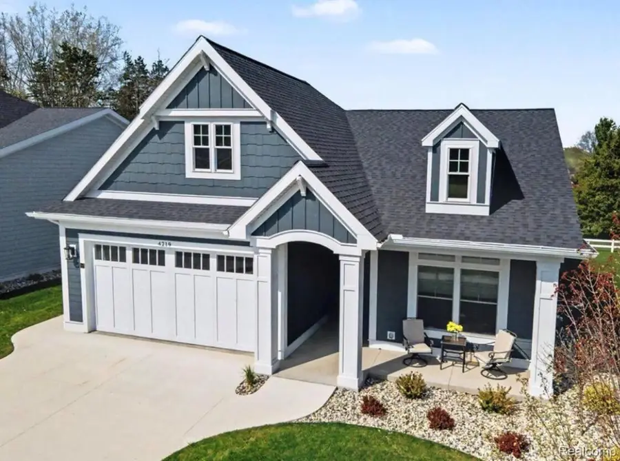 4219 Village Green, Freeland, MI 48623 - #2
