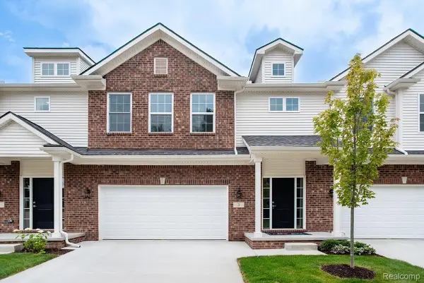 3 Grandview Circle Grandview Circle #71, WhiteLake, MI 48386