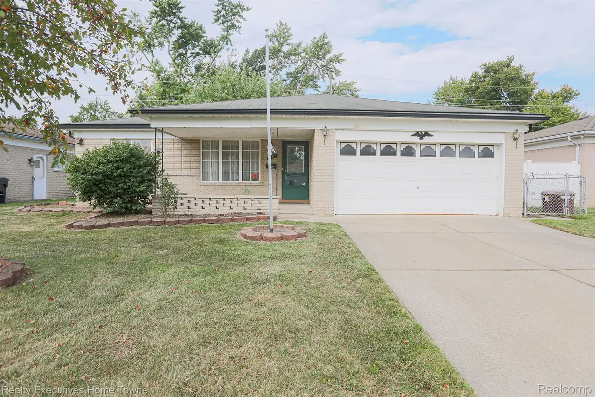 33861 Clifton Drive, Sterling Heights, MI 48310 - #1