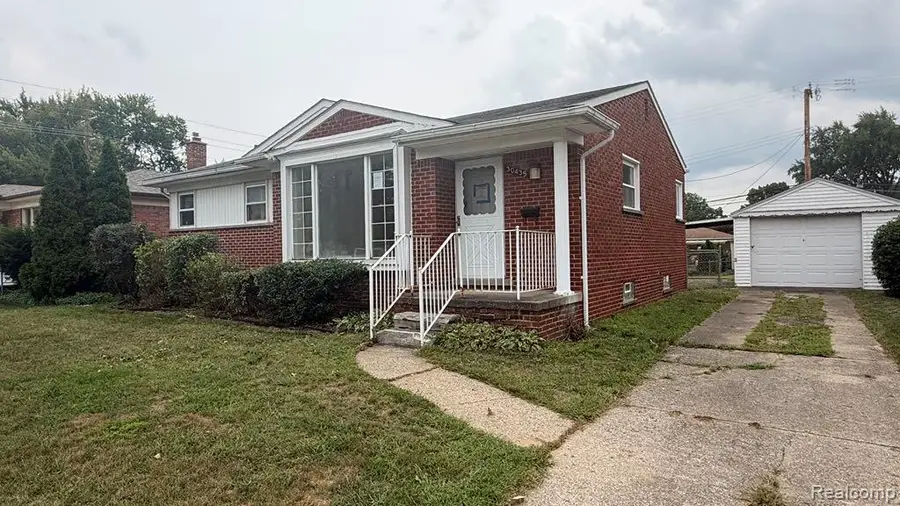 30435 Rosslyn Avenue, Garden City, MI 48135 - #3
