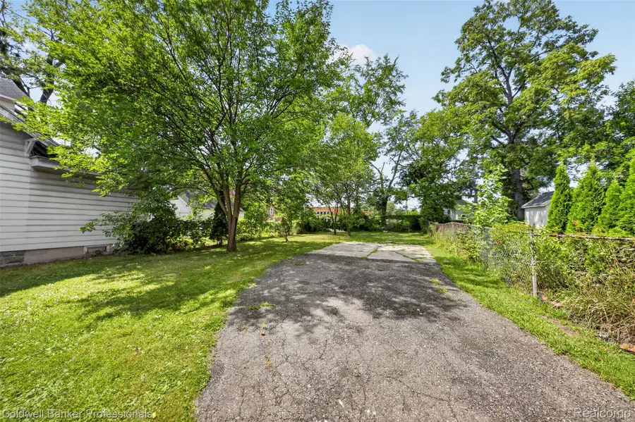 43 Dwight Ave Avenue, Pontiac, MI 48341 - #2