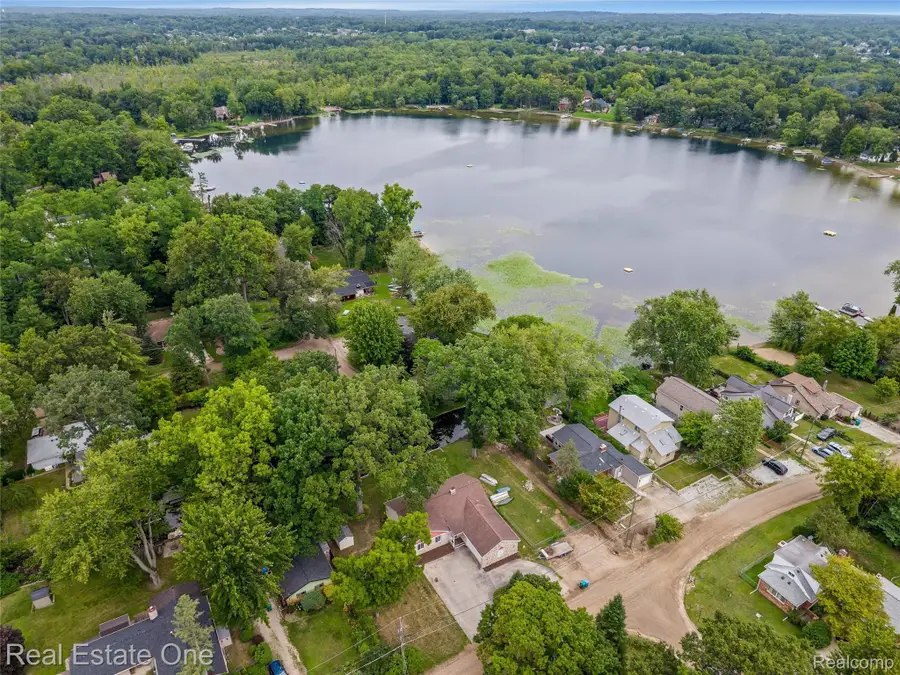 2000 Nacona, Commerce Township, MI 48382 - #3
